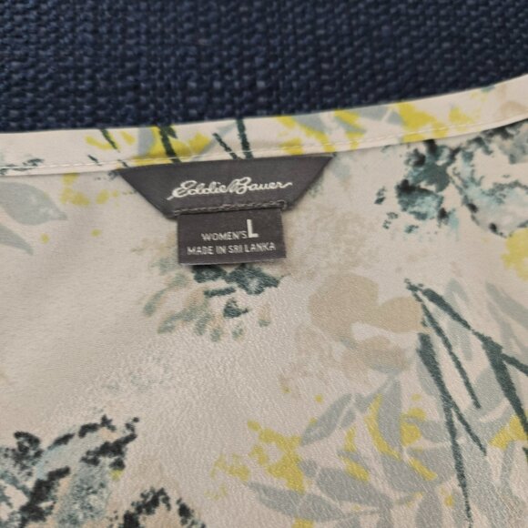 Spring bundle/lot w/ 2 light & breezy large tops & small black shoulder bag - Picture 3 of 14